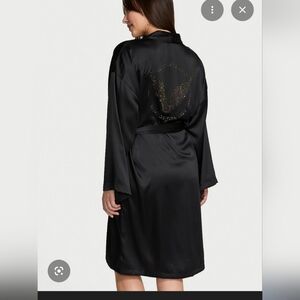 VICTORIA’S SECRET FASHION SHOW 2025 SATIN MIDI ROBE BLACK
